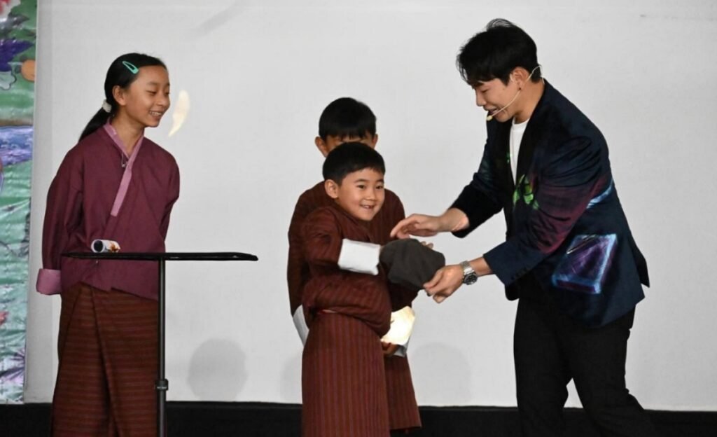 Magician Patrick Kun Delights Students at Nazhoen Pelri School