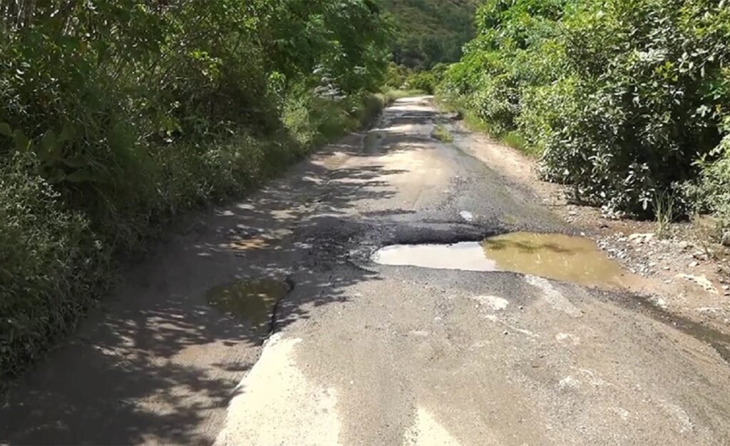 Shengana-Dzomi road project faces delays and pothole problems